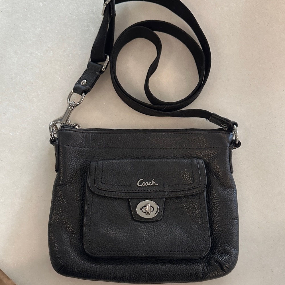 COACH BLACK PARK LEATHER SWINGPACK F49170 CROSSBODY HANDBAG SHOULDER BAG PURSE - Picture 2 of 3
